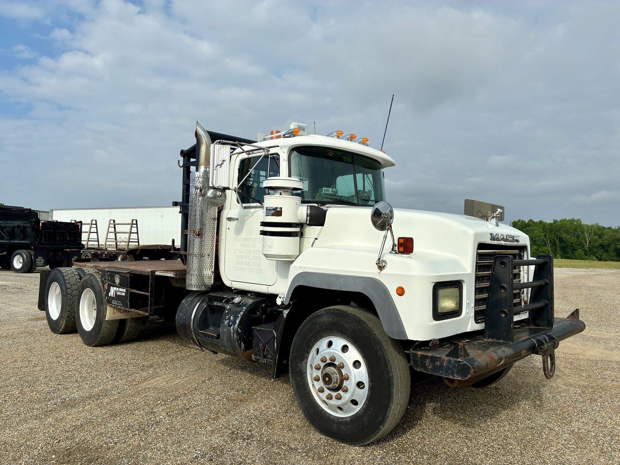 2002 MACK RD688S in Chatham, VA