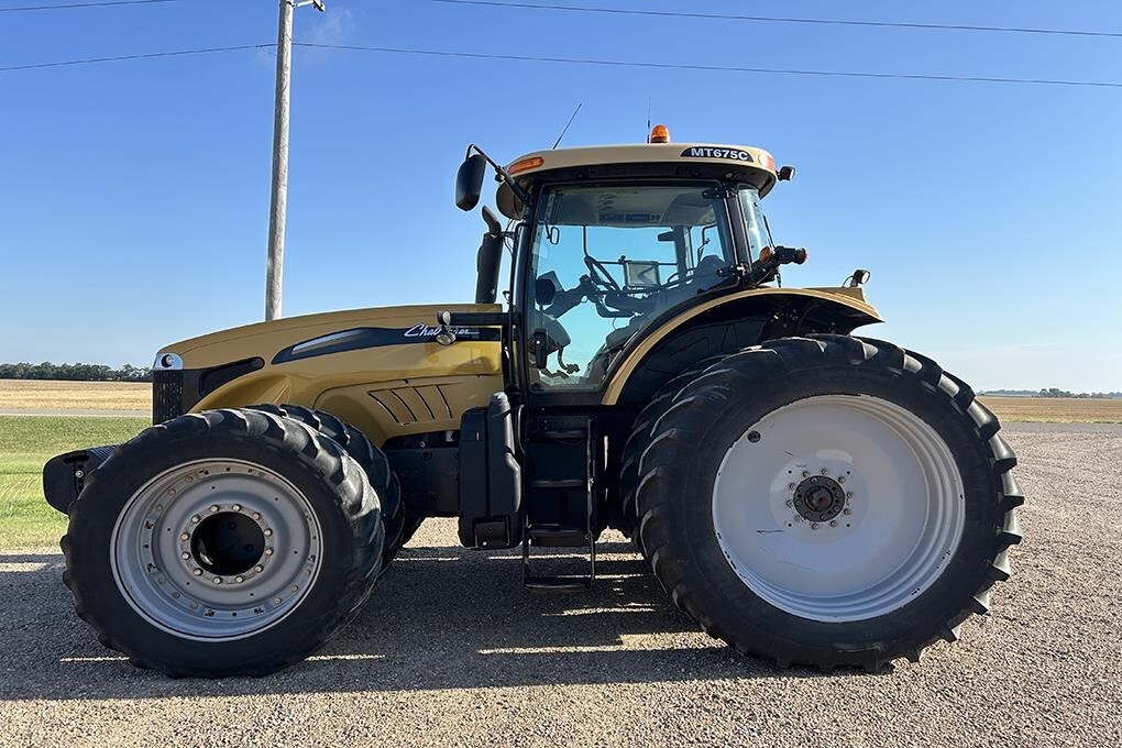 2011 CHALLENGER MT675C in Mount Hope, KS