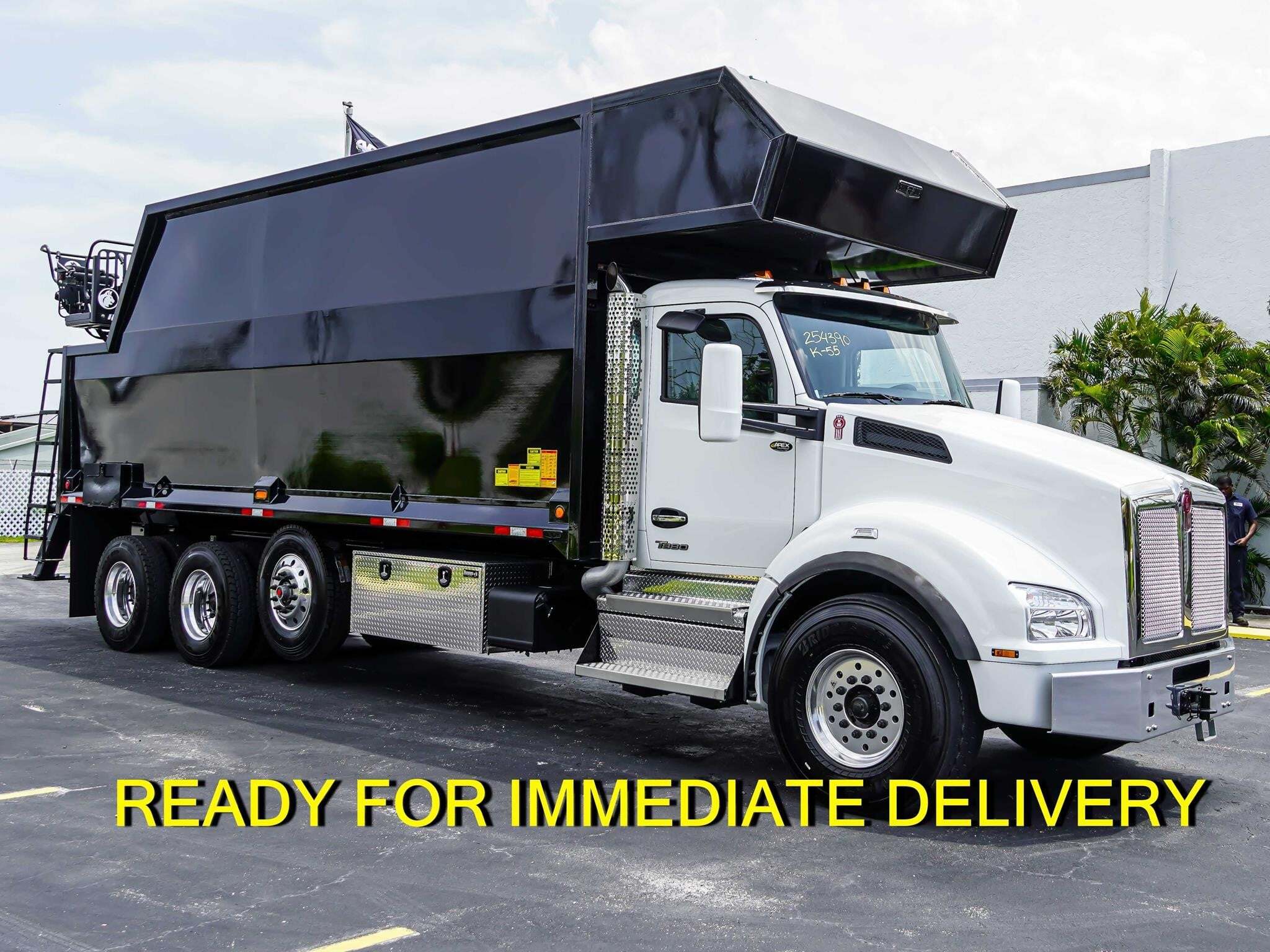 2027 KENWORTH T880 in West Palm Beach, FL