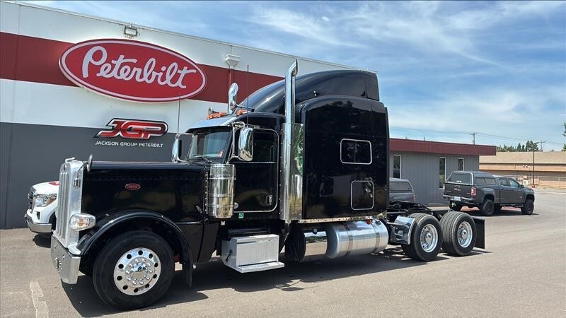 2022 PETERBILT 389 in Portland, OR