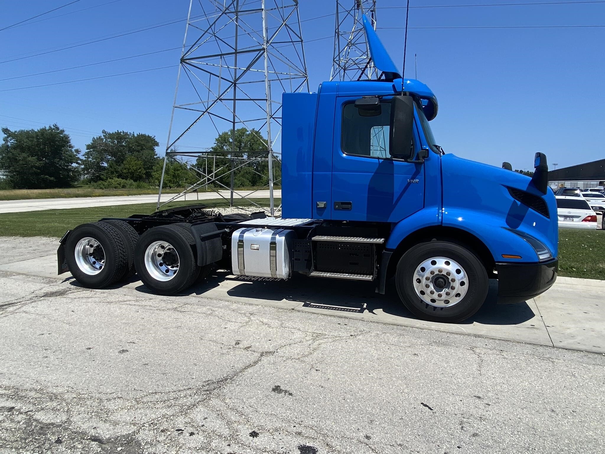 2022 VOLVO VNR64T300 in Oak Creek, WI