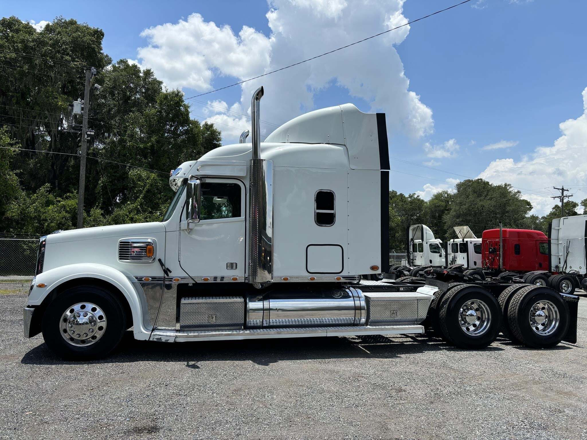 2016 FREIGHTLINER CORONADO 132 in Citra, FL