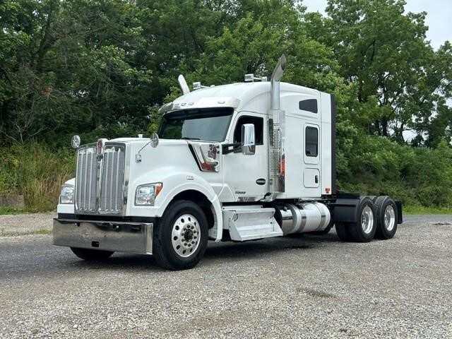 2022 KENWORTH W990 in Coopersburg, PA