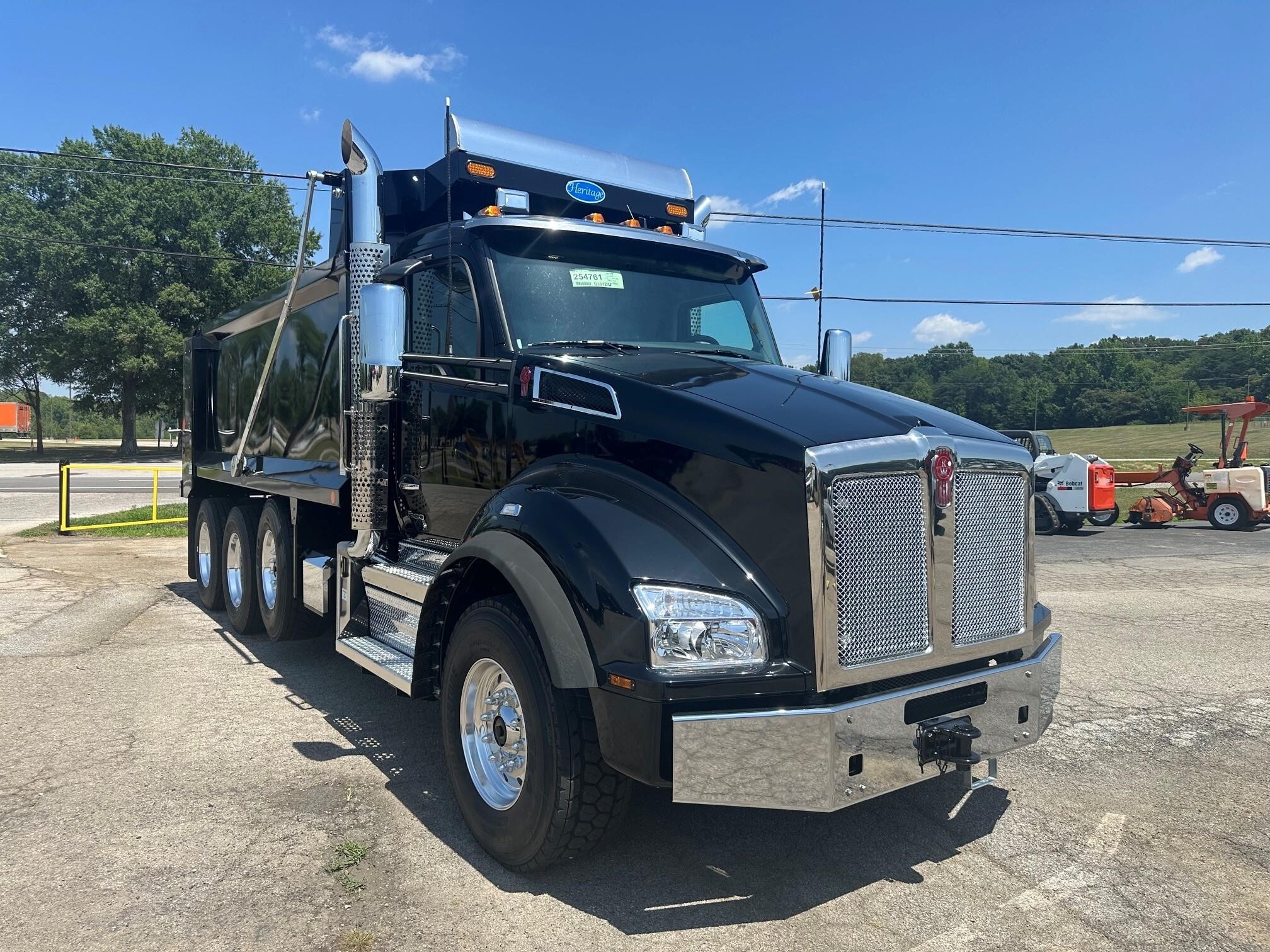 2027 KENWORTH T880 in Chatham, VA
