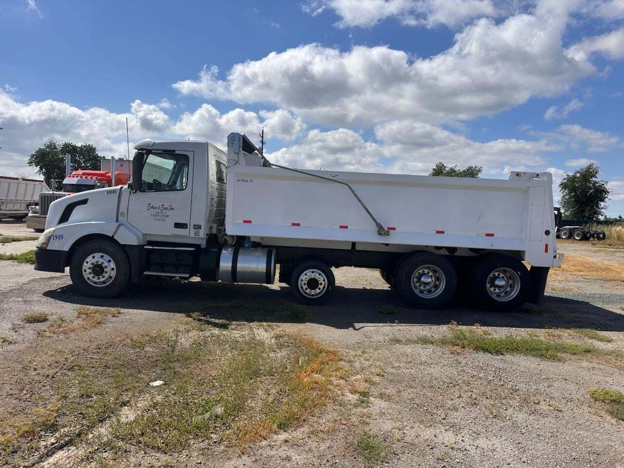 2014 VOLVO VNL42300 in Santa Rosa, CA
