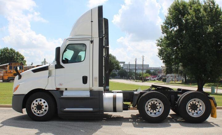 2021 FREIGHTLINER CASCADIA 126 in Houston, TX