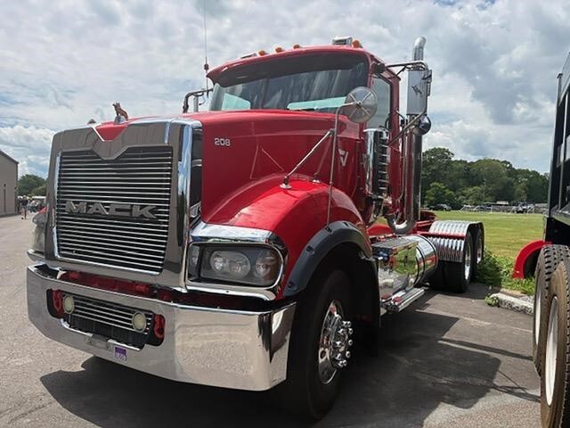 2014 MACK TITAN TD713 in Seabrook, NH
