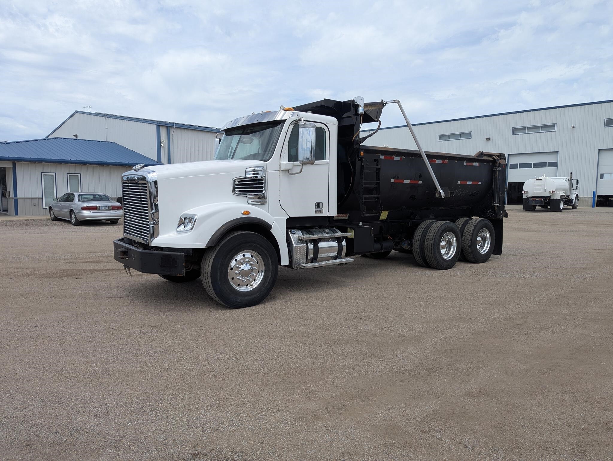 2018 FREIGHTLINER CORONADO 122 in Sawyer, KS