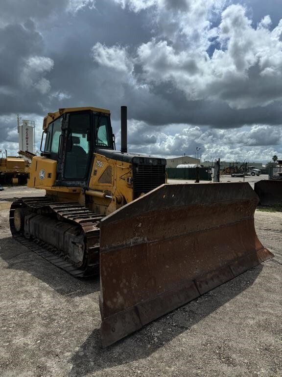 2005 DEERE 750J LGP in Chantilly, VA