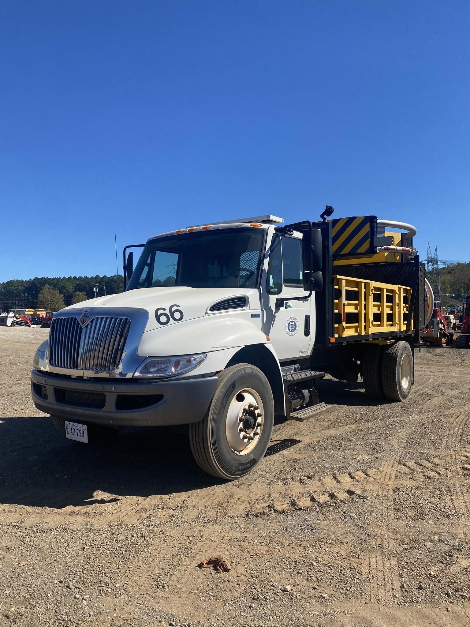 2015 INTERNATIONAL DURASTAR 4300 in Lynchburg, VA
