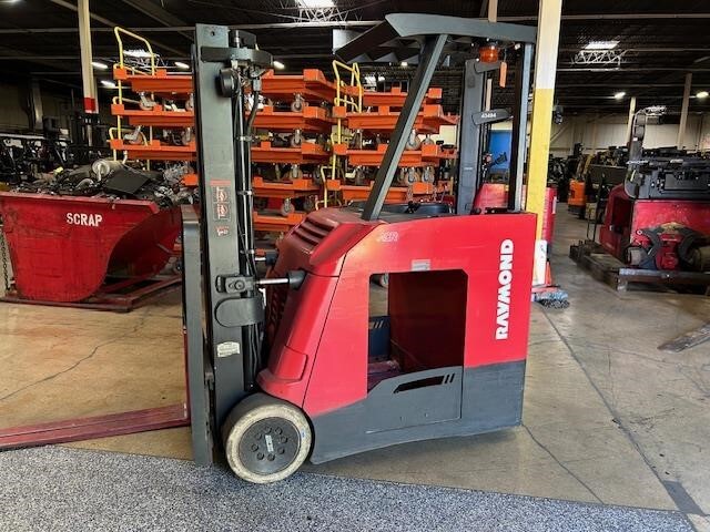 2019 RAYMOND 425C40TT in Batavia, IL