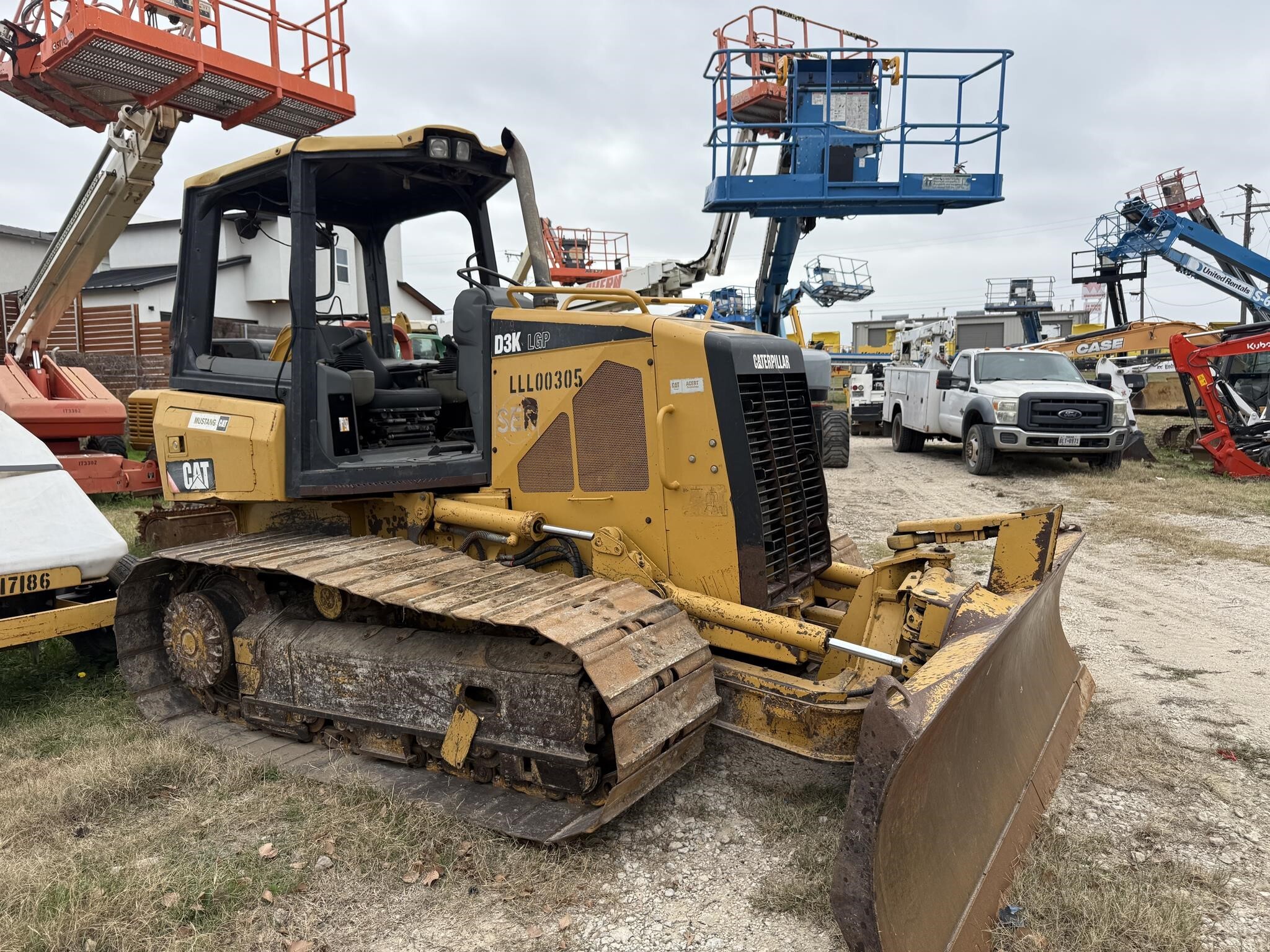2011 CATERPILLAR D3K LGP in Irving, TX