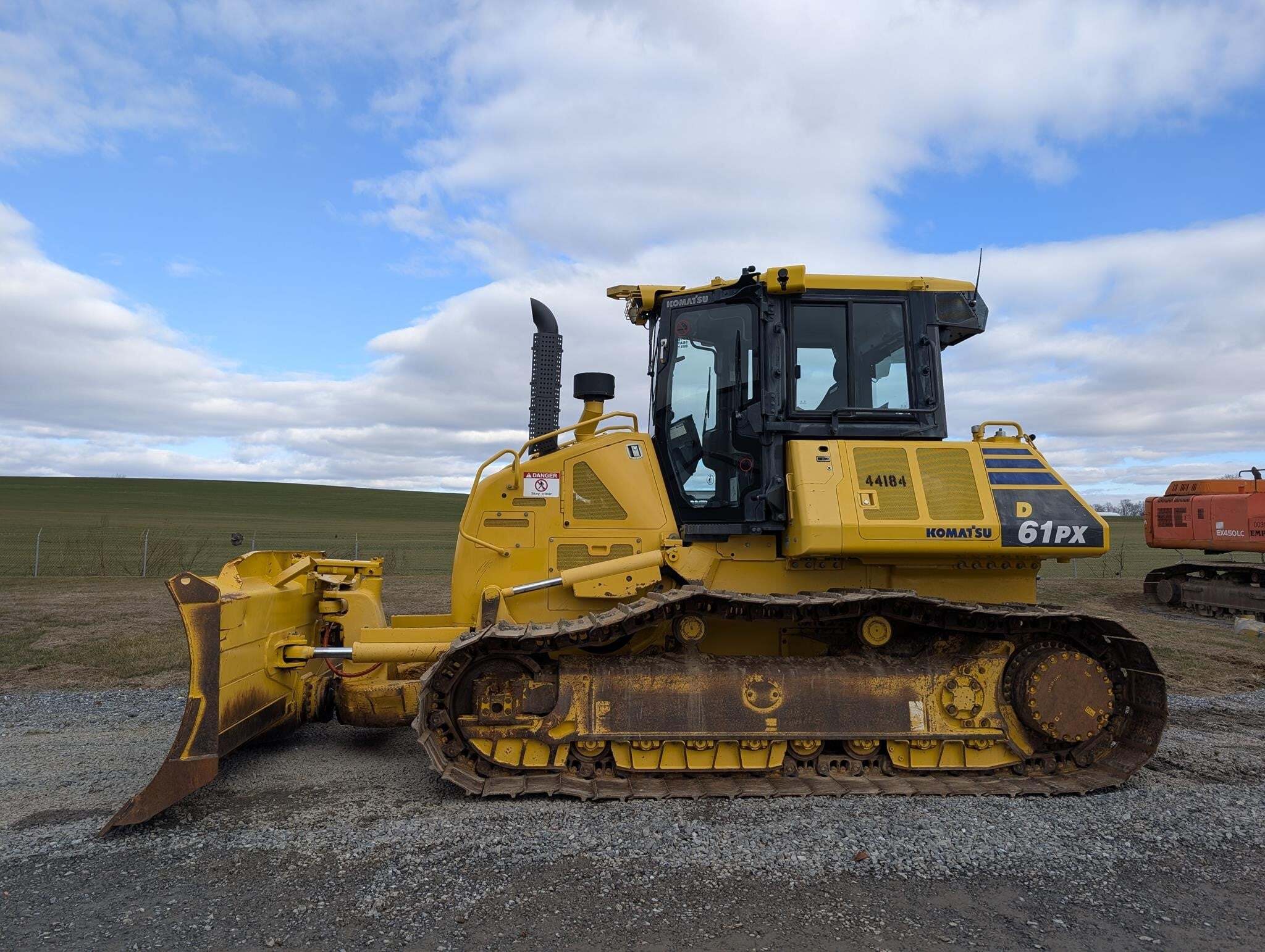 2019 KOMATSU D61PX-24 in Womelsdorf, PA