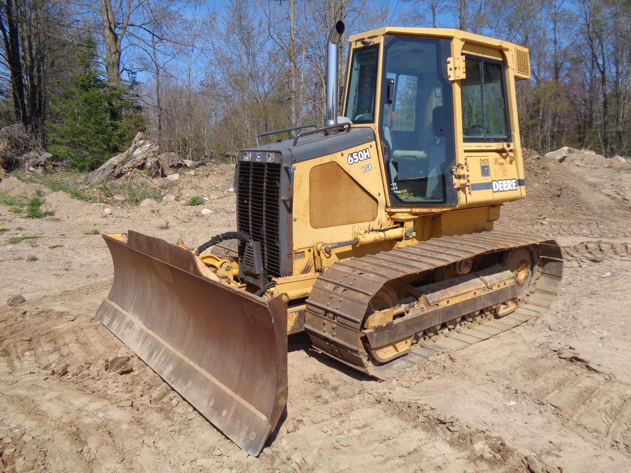 2001 DEERE 650H LGP in Wittenberg, WI