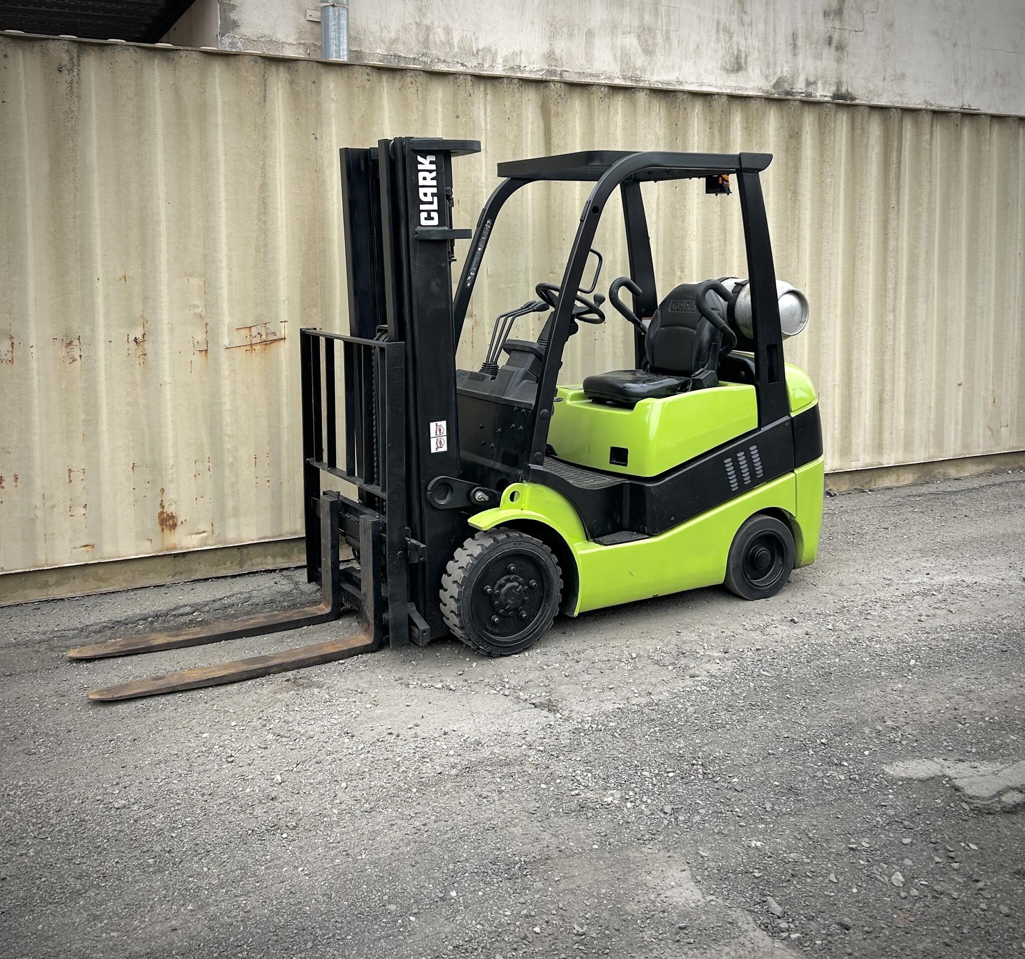 2007 CLARK C25CL in Clifton, NJ