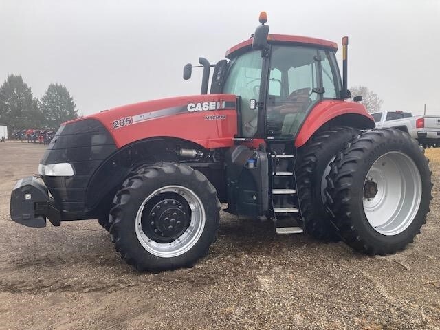 2012 CASE IH MAGNUM 235 in Pecatonica, IL
