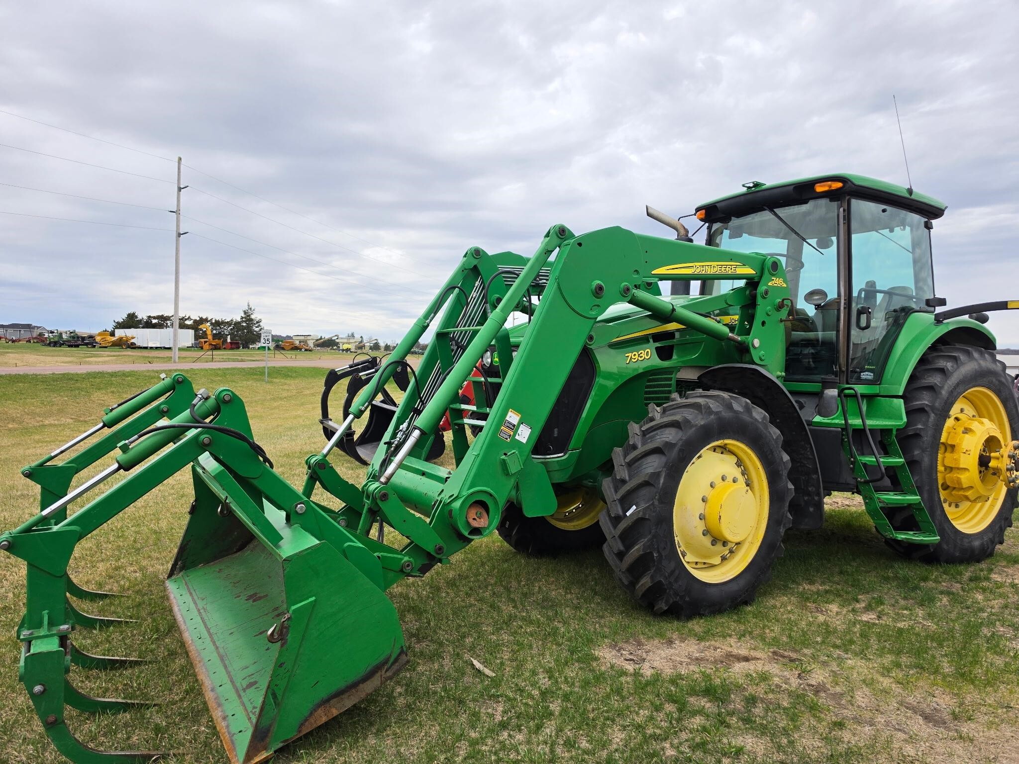 JOHN DEERE 7930 in Wessington Springs, SD