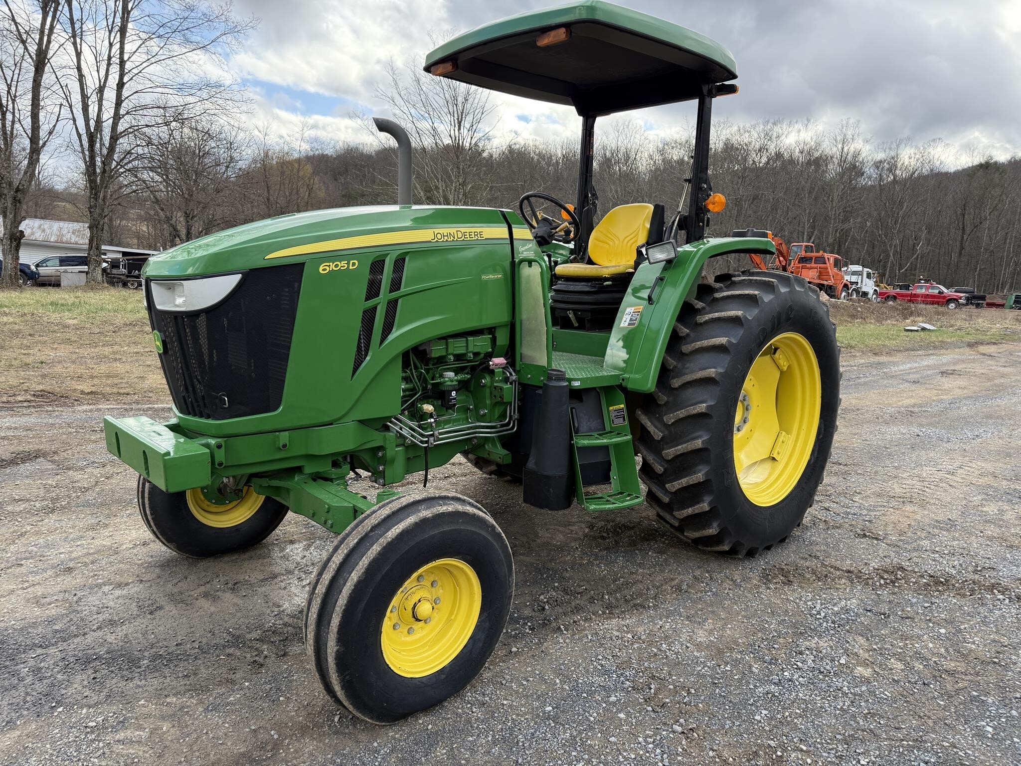 2013 JOHN DEERE 6105D in Everett, PA