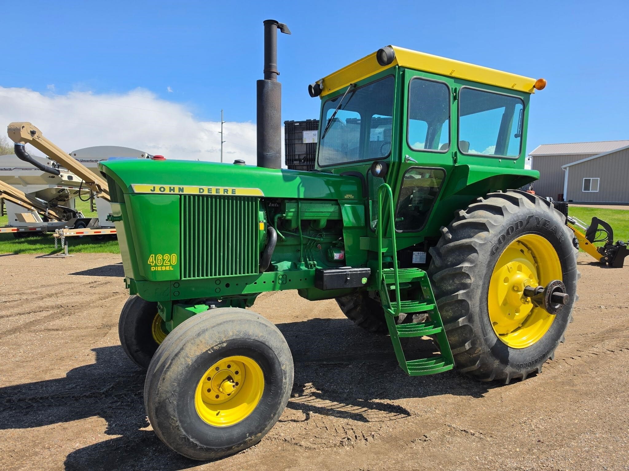 JOHN DEERE 4620 in Wessington Springs, SD