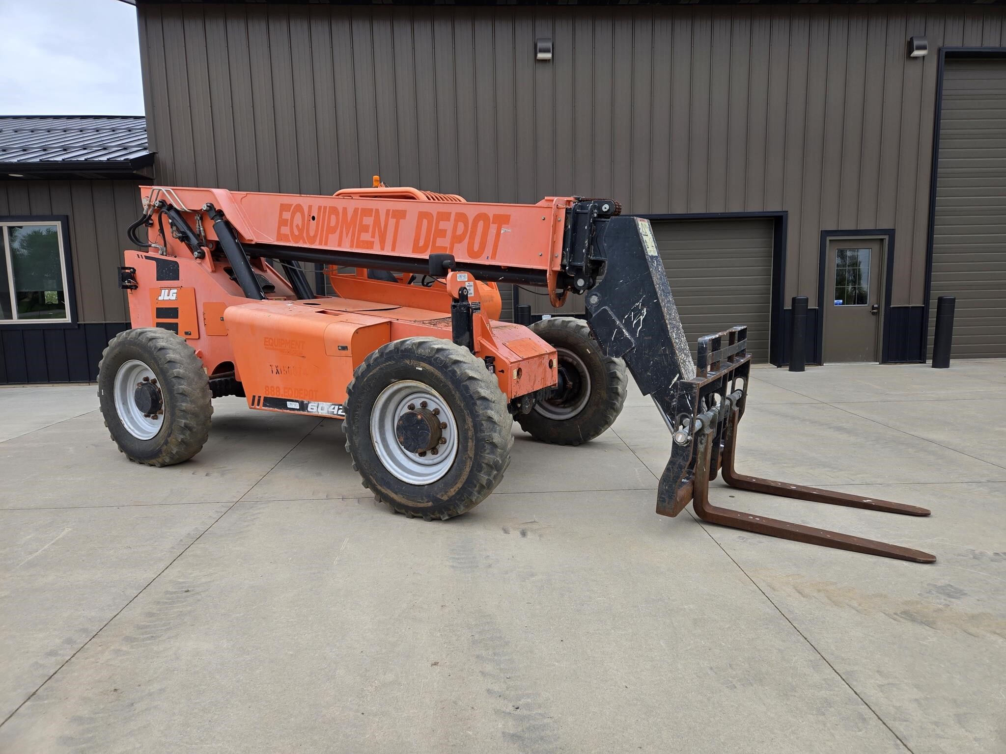 2016 SKY TRAK 6042 in Gary, SD