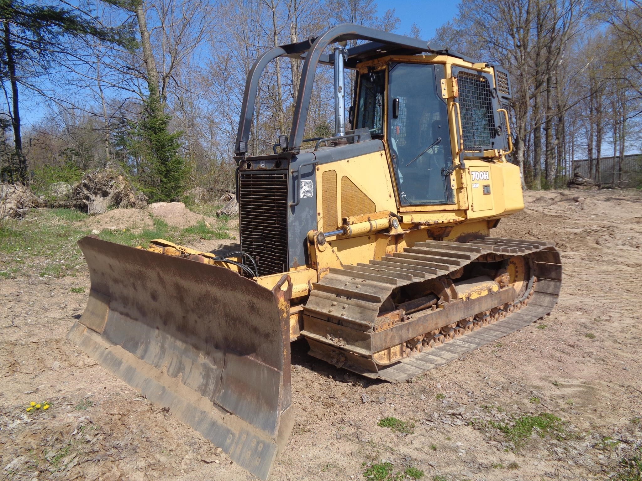 2001 DEERE 700H LGP in Wittenberg, WI