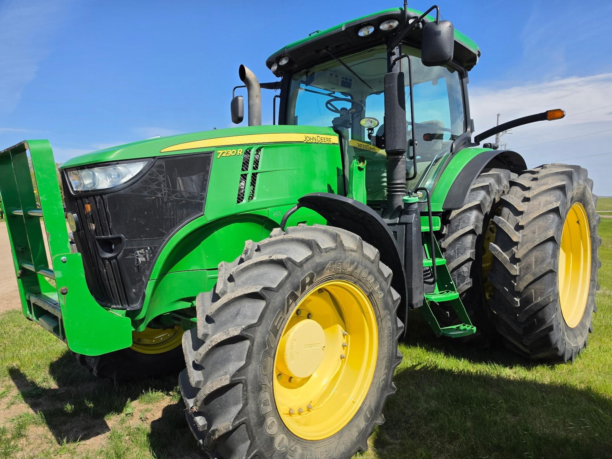 2012 JOHN DEERE 7230R in Wessington Springs, SD