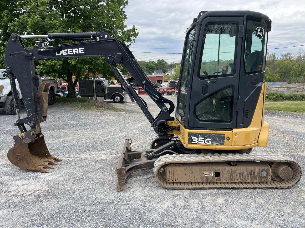 2018 DEERE 35G in Manheim, PA