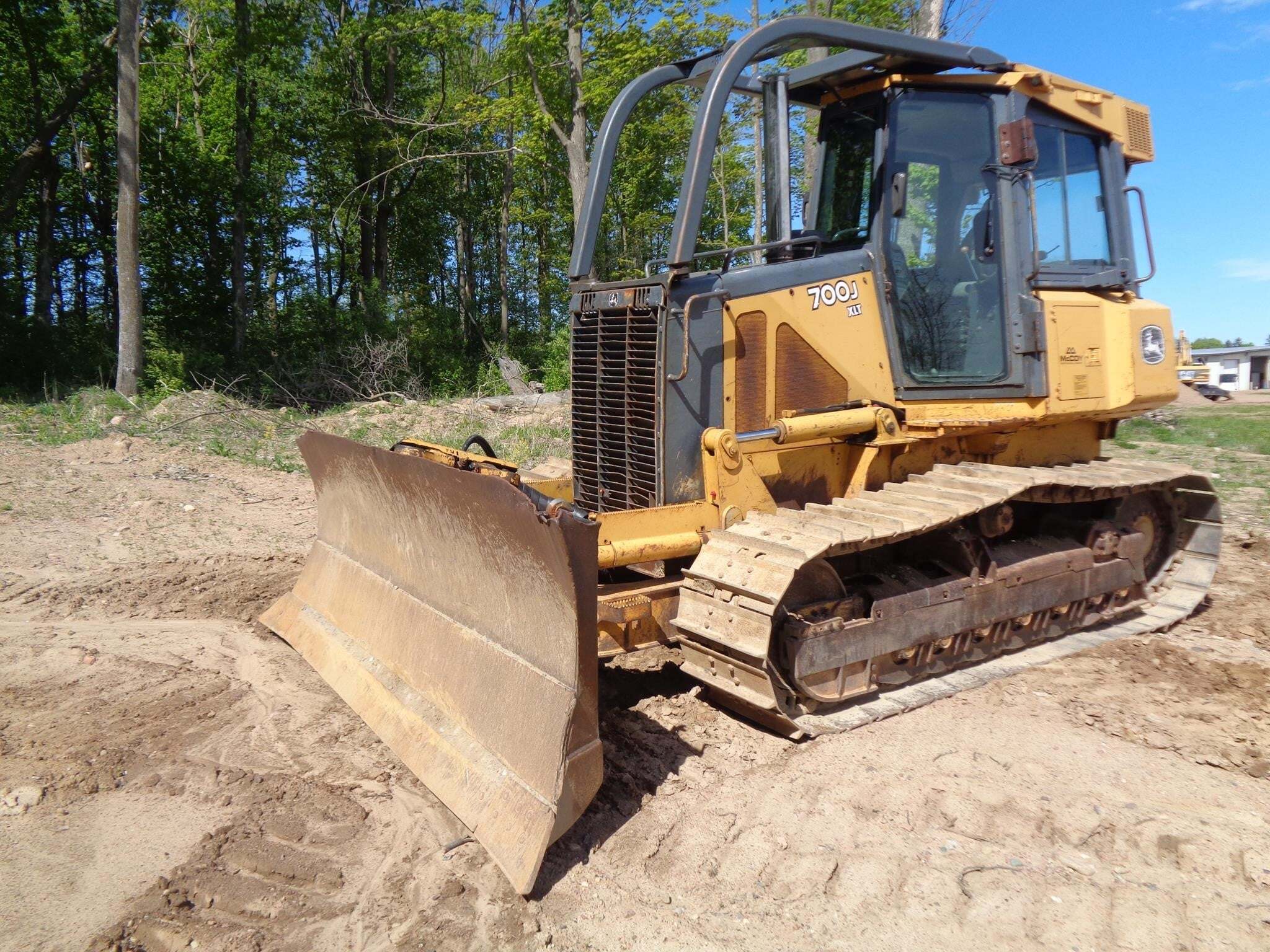 2005 DEERE 700J XLT in Wittenberg, WI