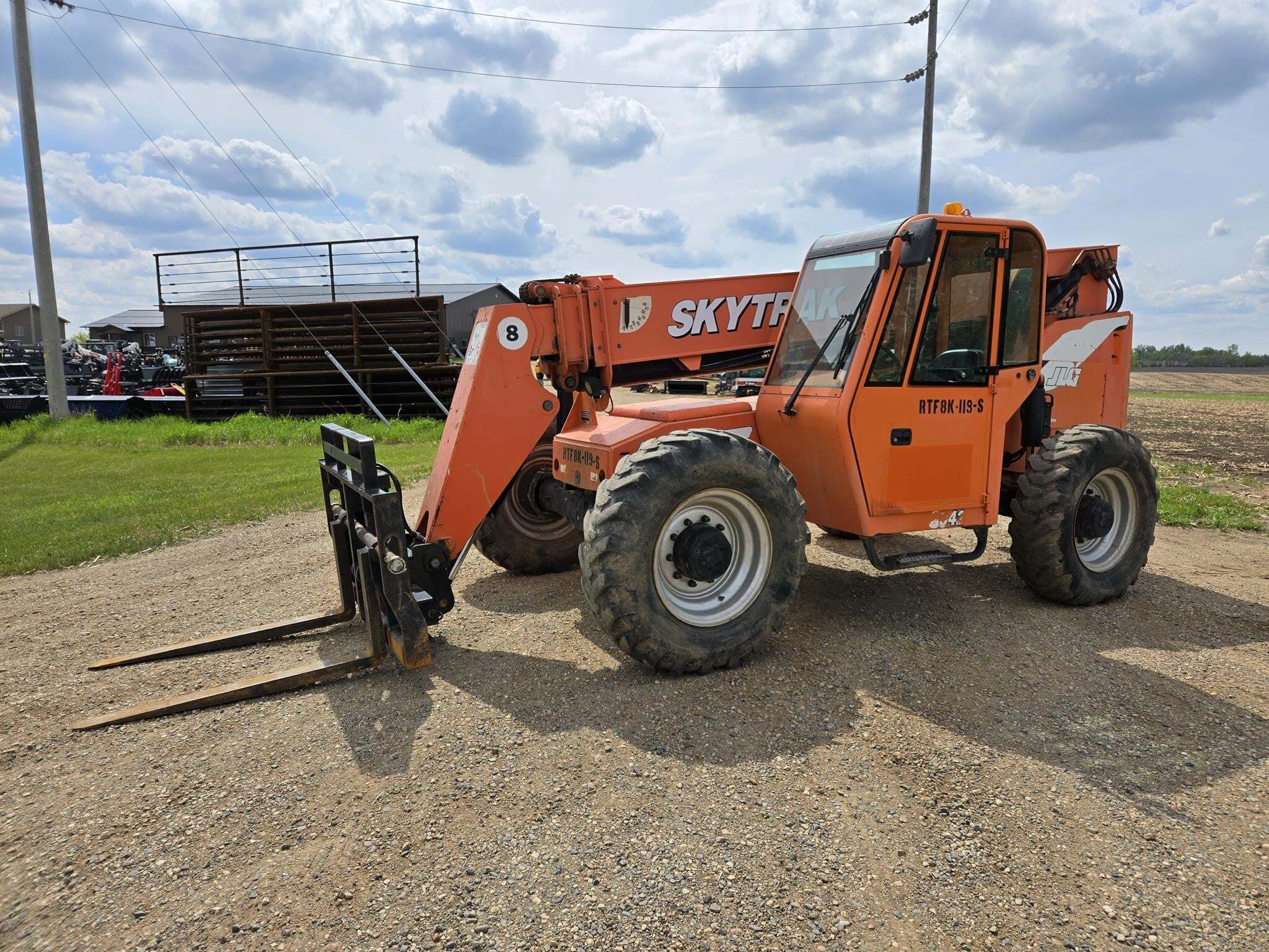 2011 SKY TRAK 8042 in Gary, SD
