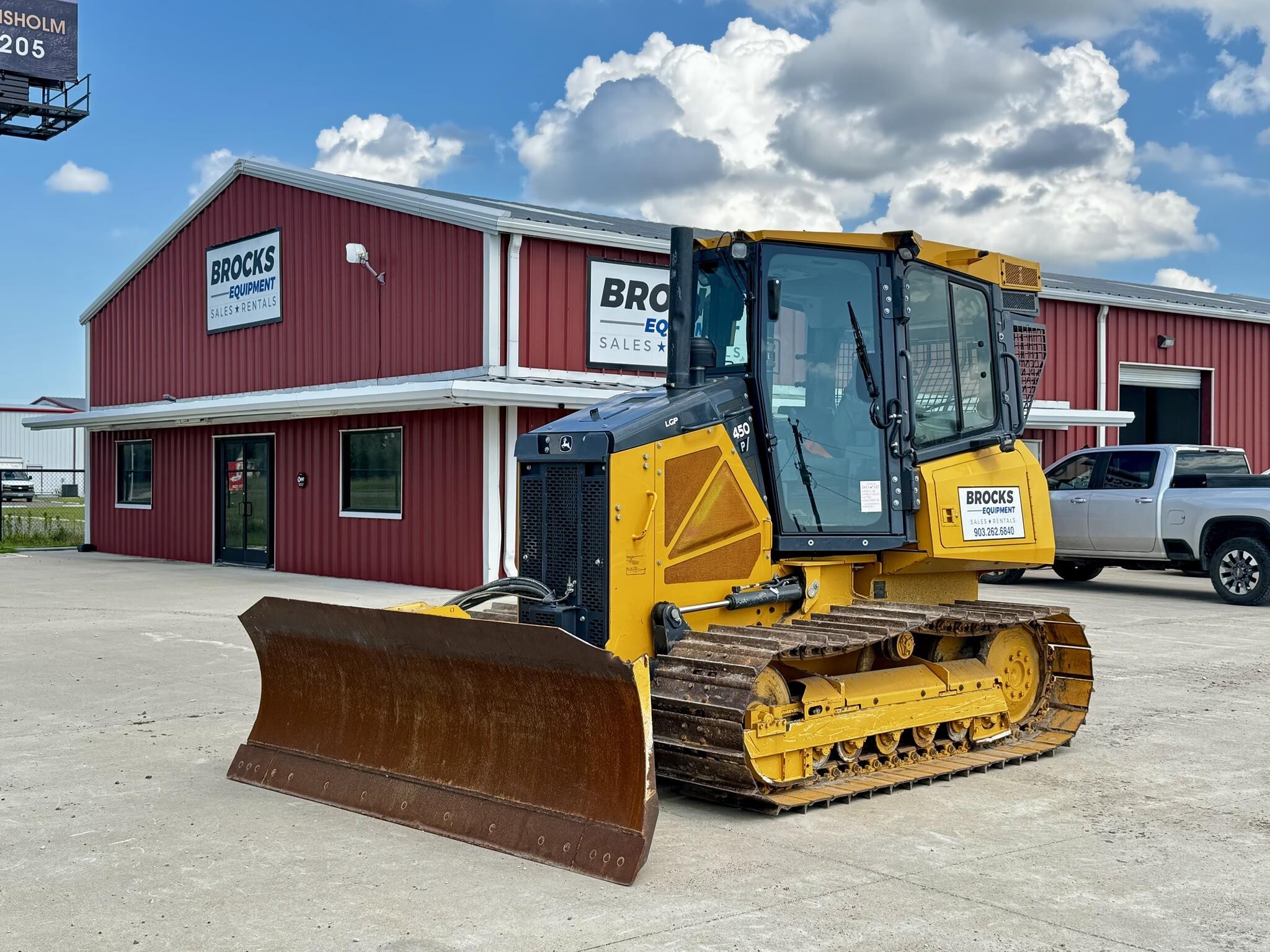 2023 DEERE 450 P-TIER LGP in Royse City, TX