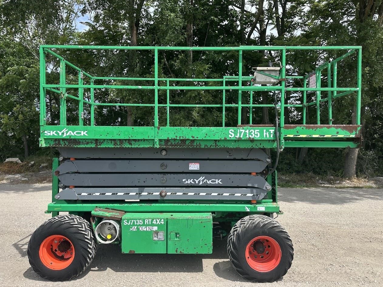 2016 SKYJACK SJ7135RT in Rockdale, IL