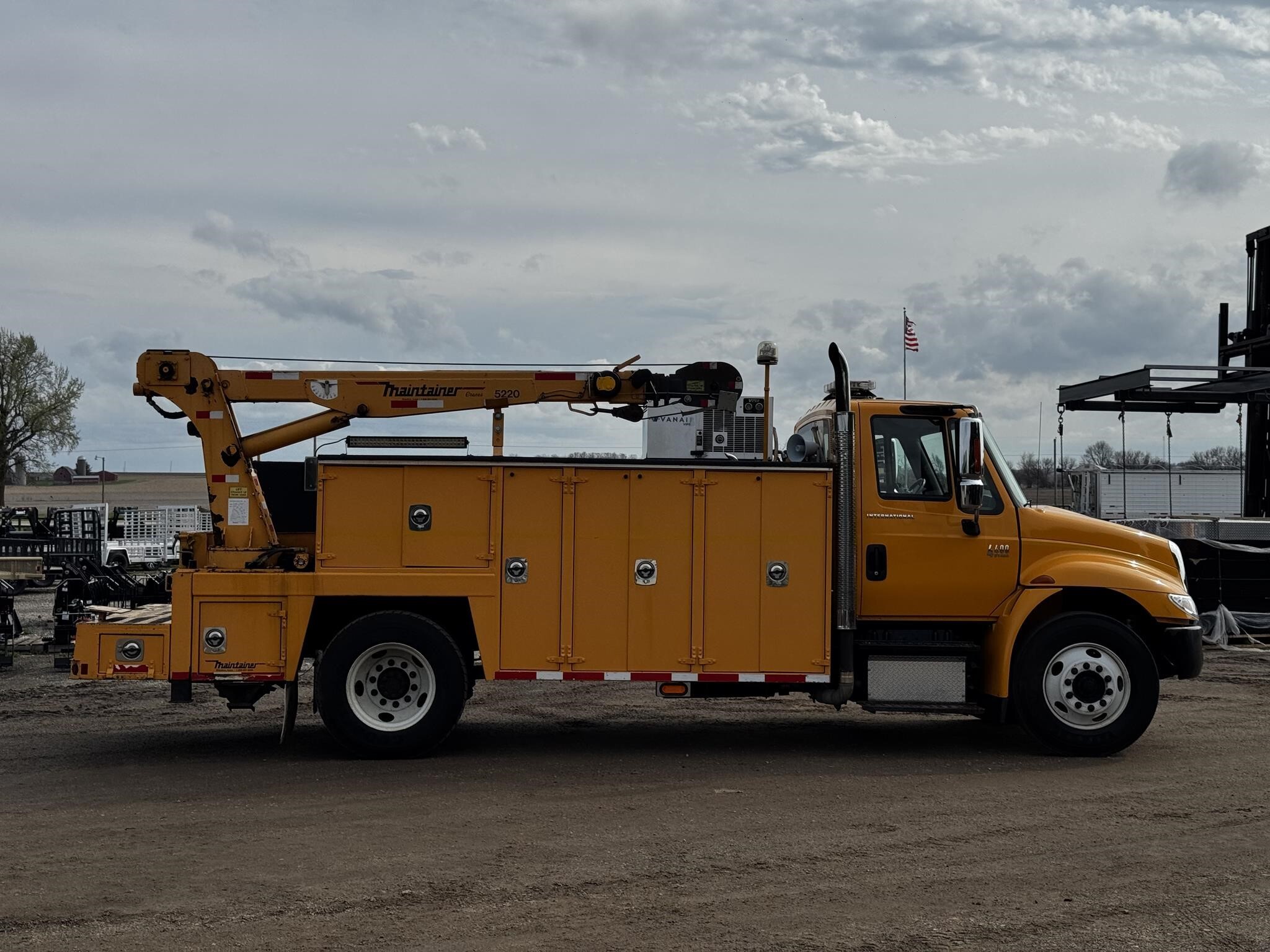 2003 INTERNATIONAL DURASTAR 4400 in Pecatonica, IL