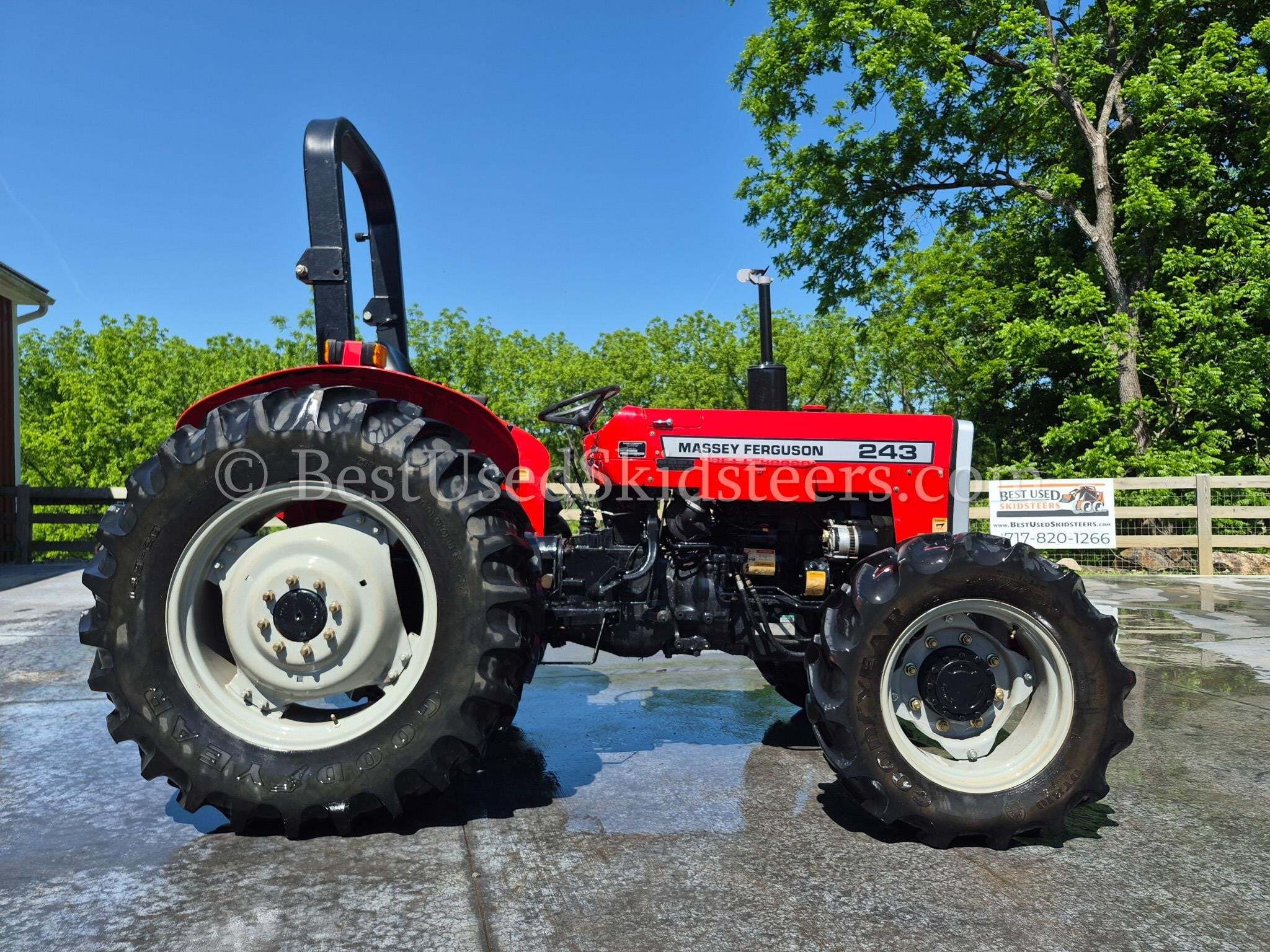 2000 MASSEY FERGUSON 243 in Bethel, PA