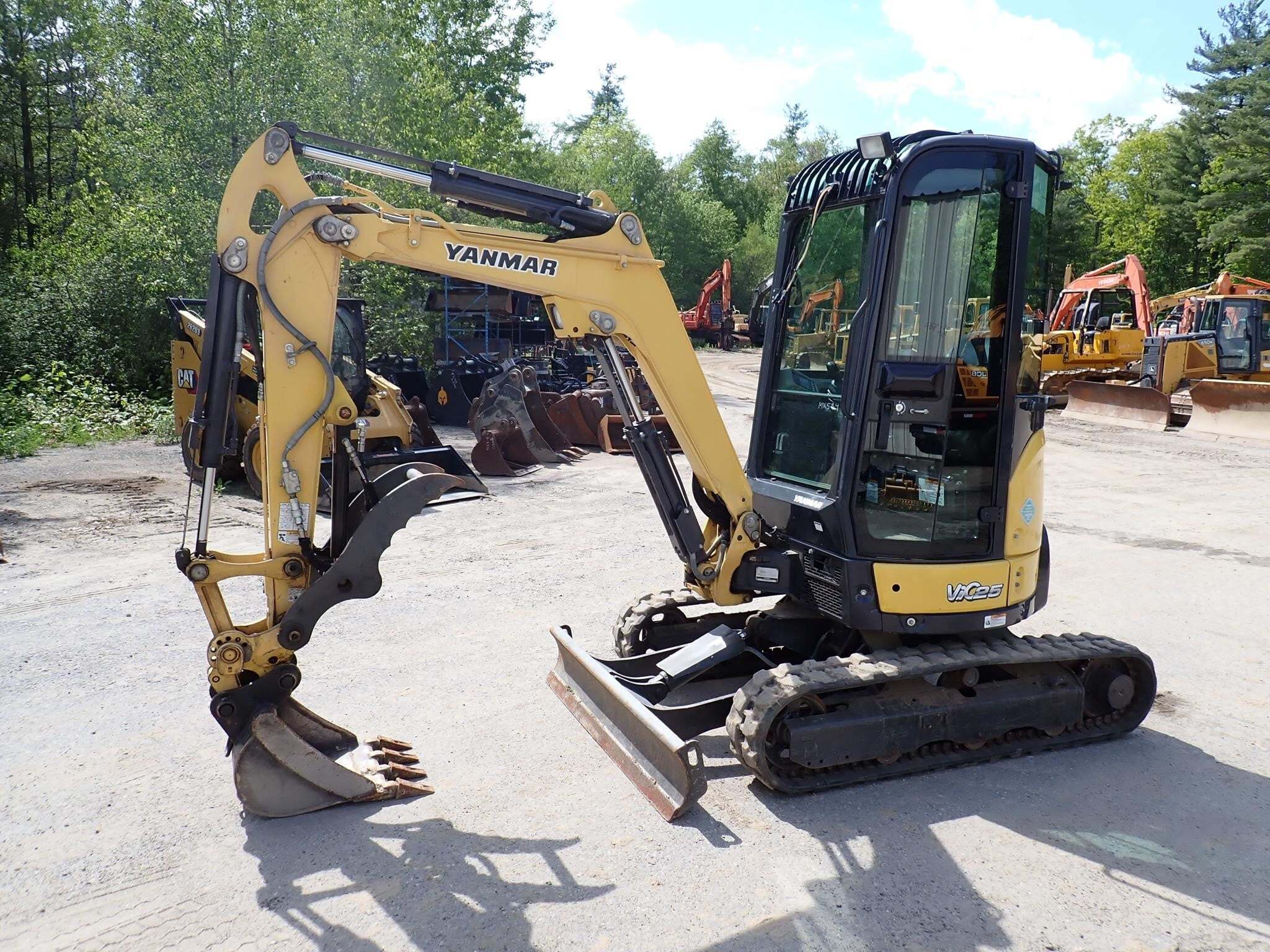 2014 YANMAR VIO25-6A in Phillipston, MA