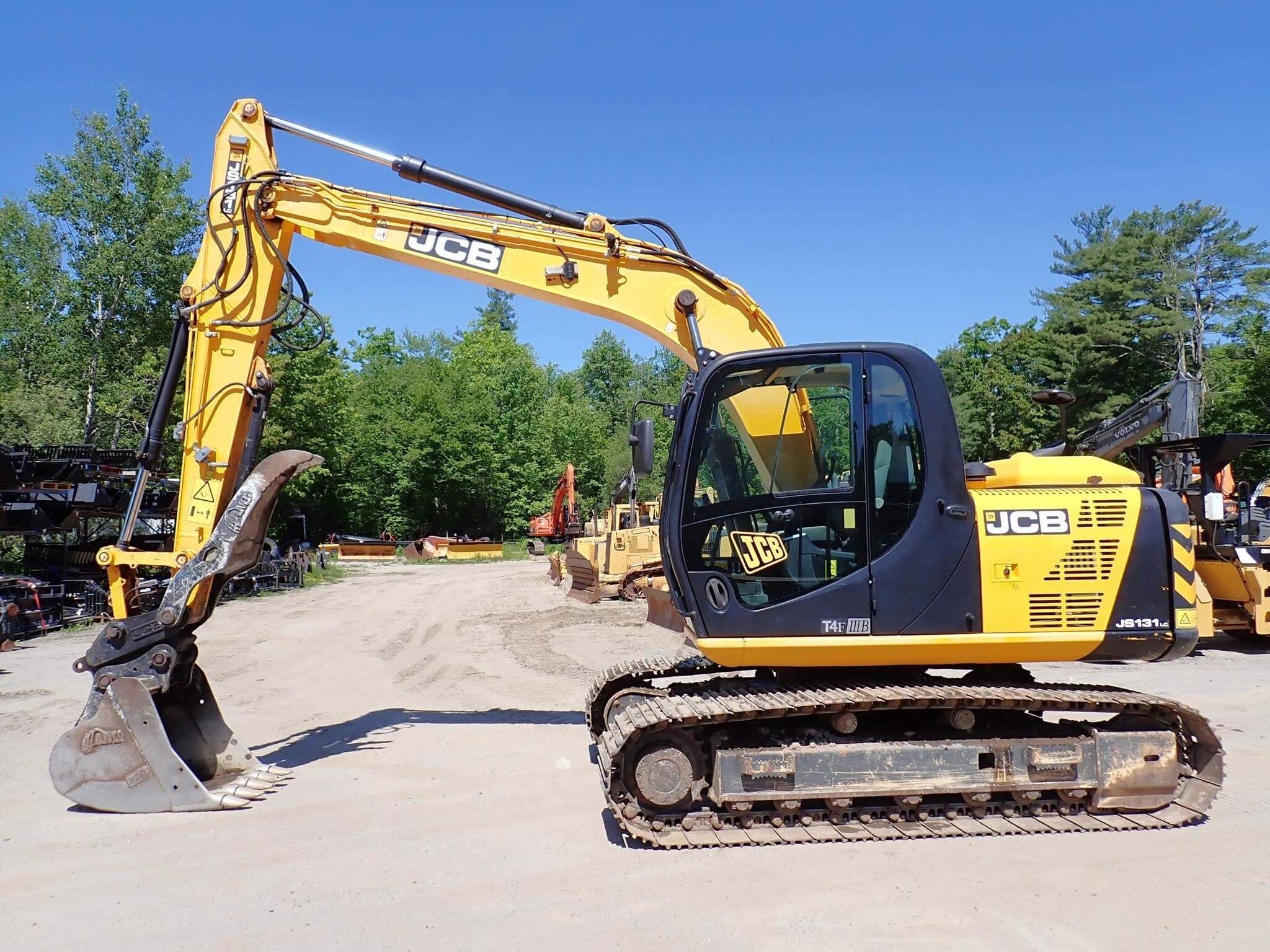 2018 JCB JS131 LC in Phillipston, MA