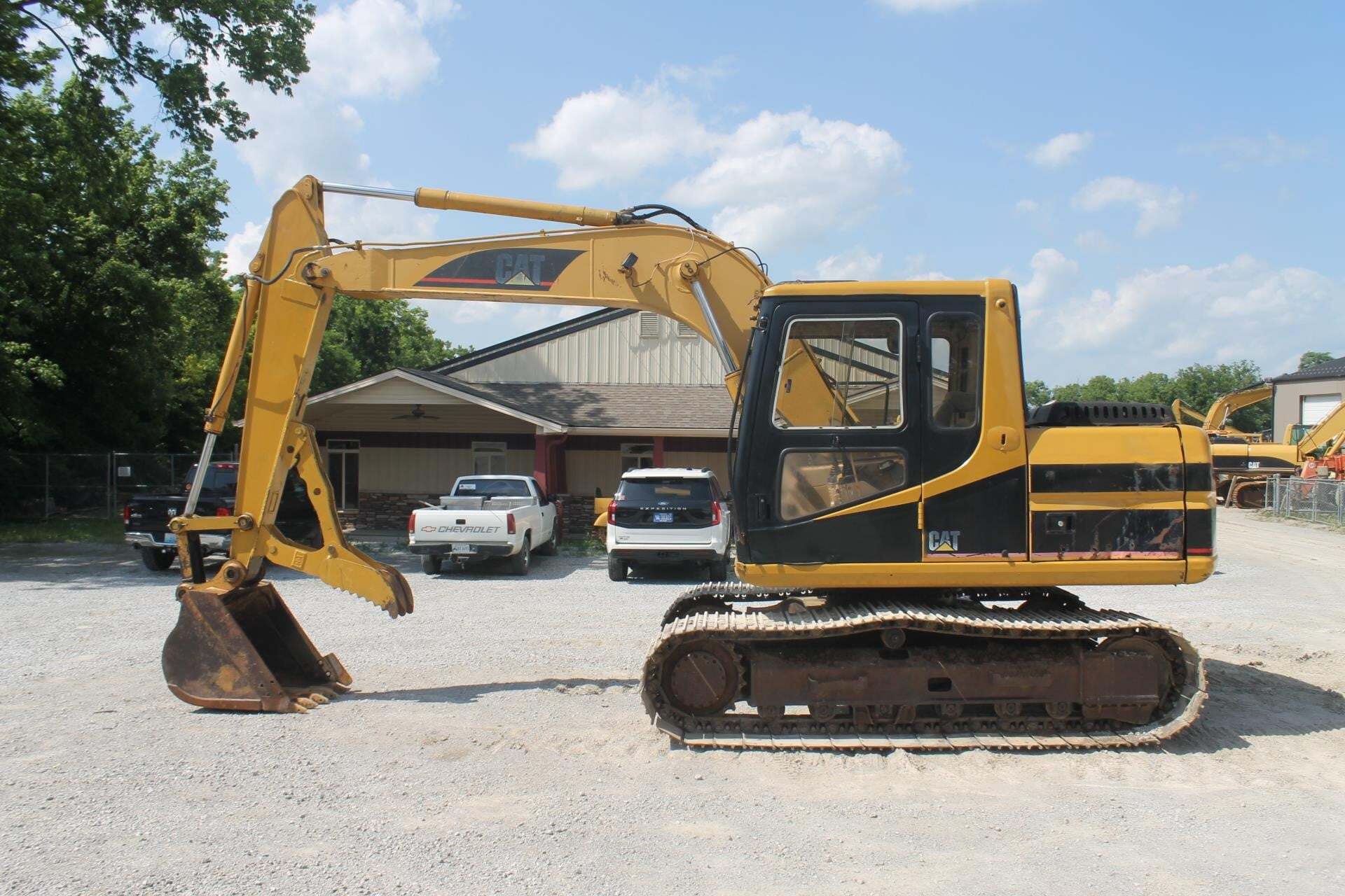 1995 CATERPILLAR 311 in Pleasureville, KY