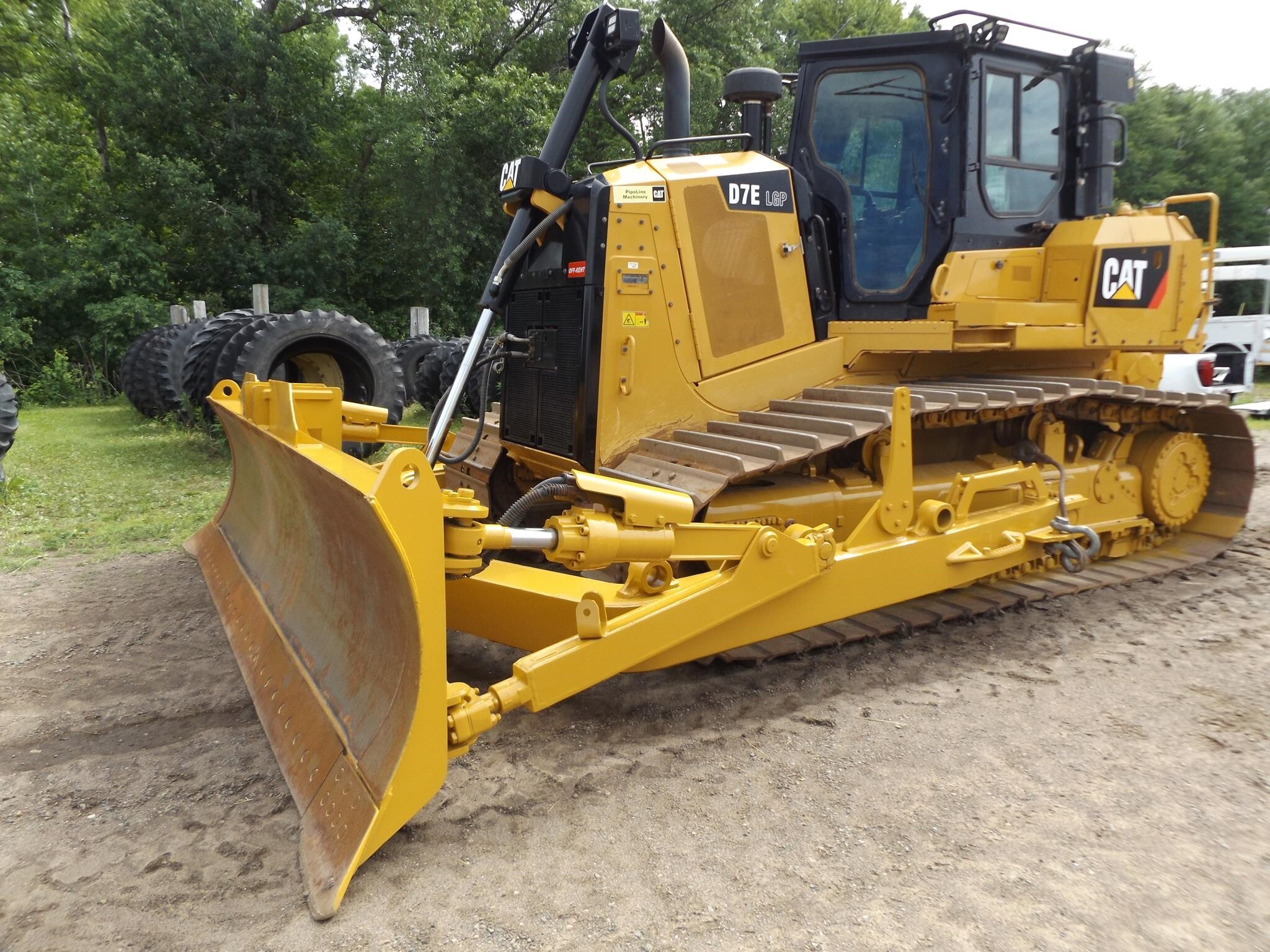 2017 CATERPILLAR D7E LGP in Harris, MN