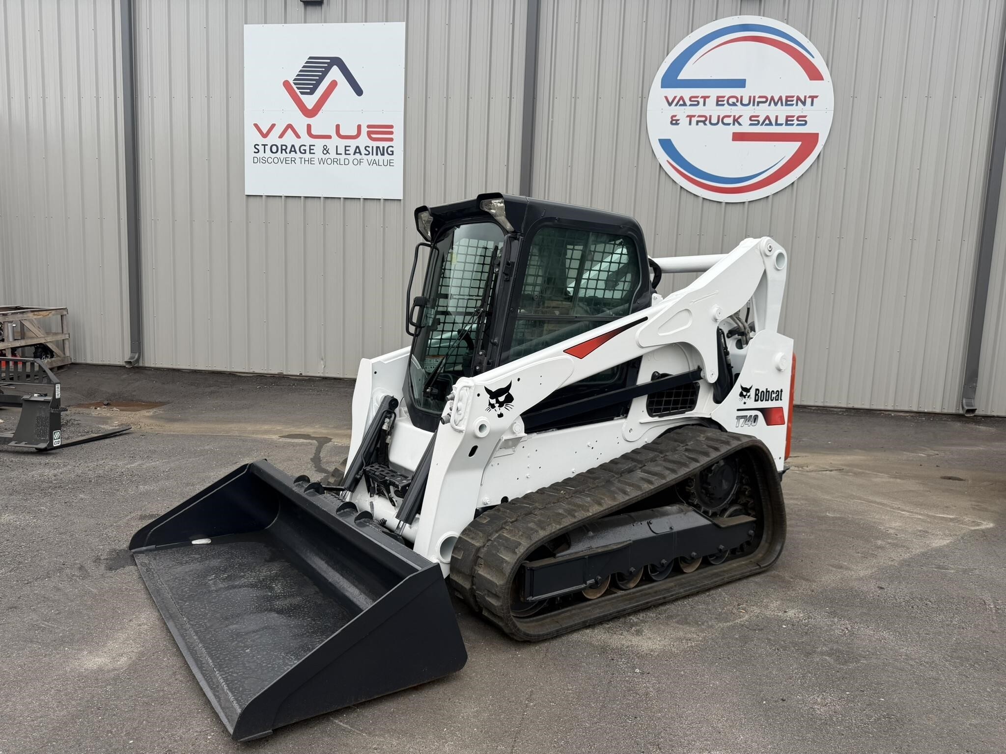 2018 BOBCAT T740 in Mount Airy, NC