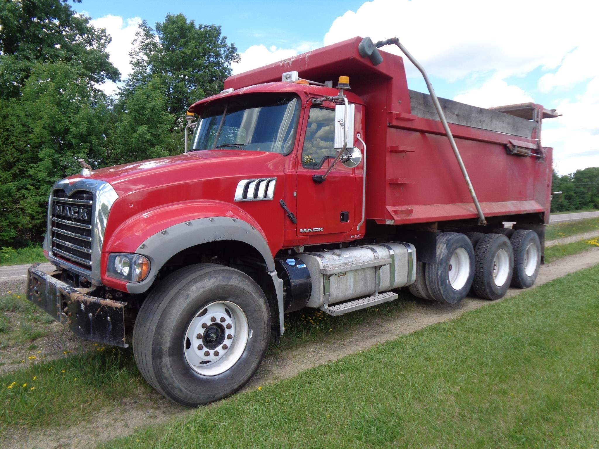 2016 MACK GRANITE GU713 in Wittenberg, WI