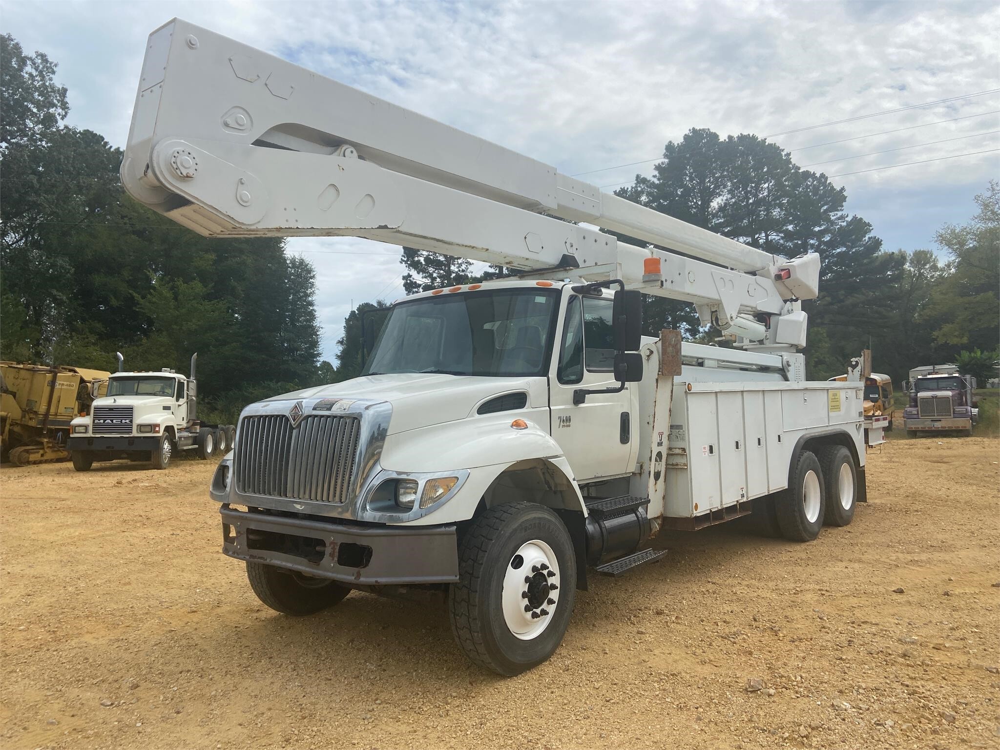 2004 ALTEC A77TE93 in Jackson, TN
