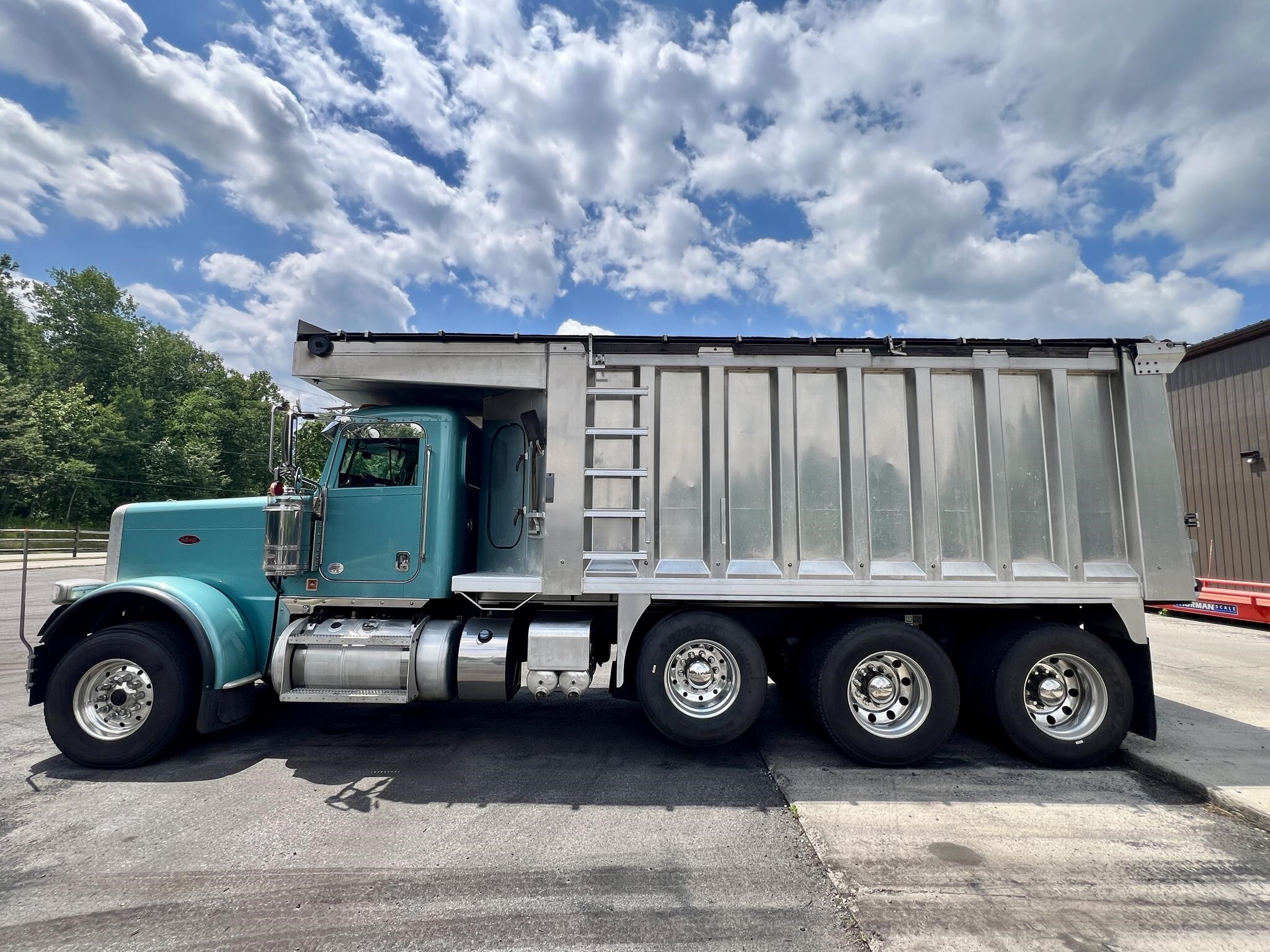 2022 PETERBILT 389 in Acme, PA