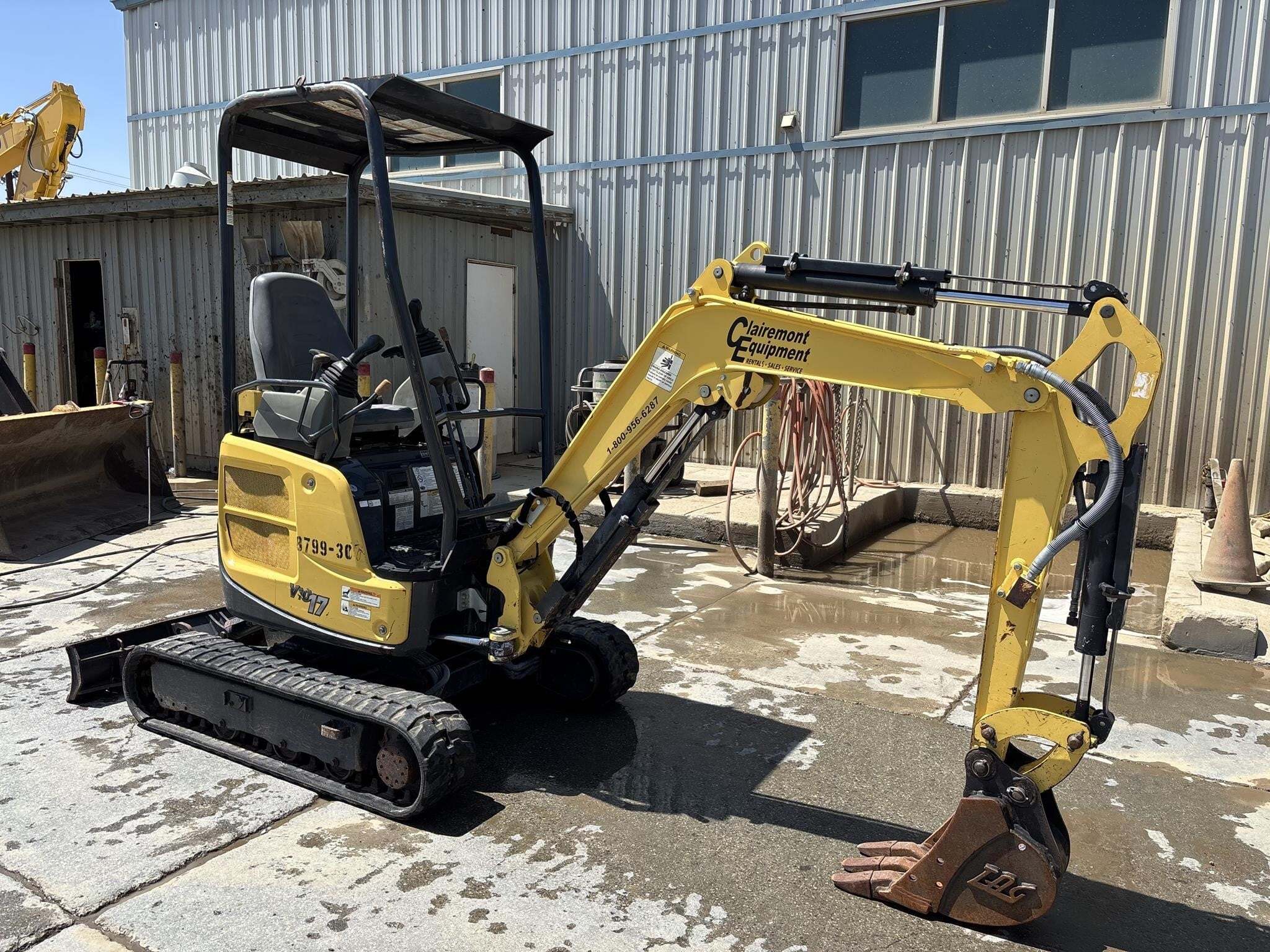2017 YANMAR VIO17-1A in San Diego, CA