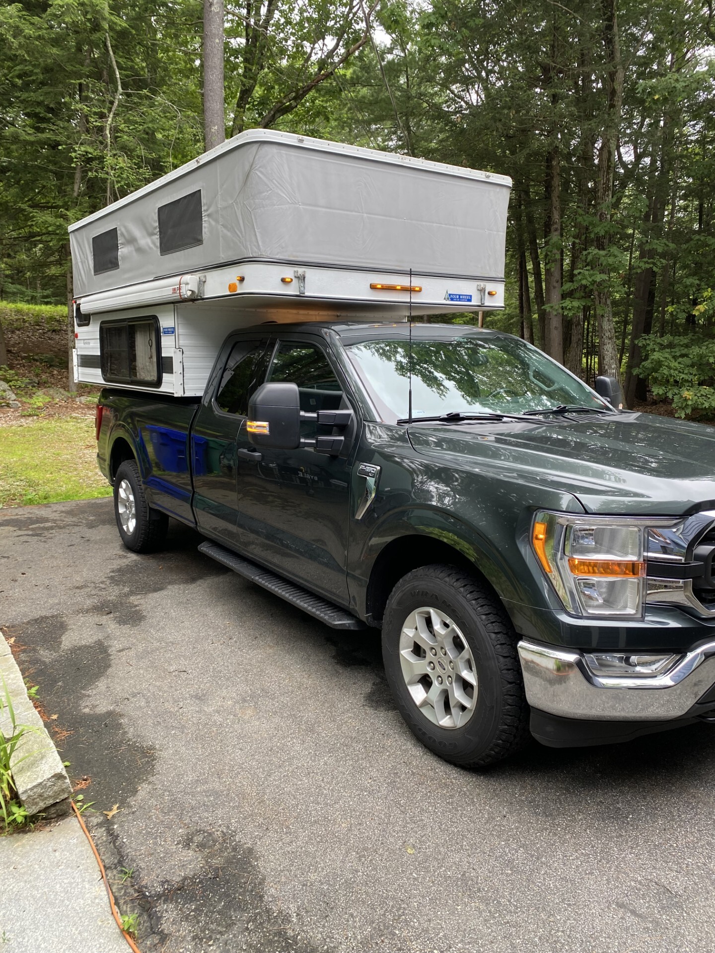 2011 Four Wheel Campers KEYSTONE in bow NH