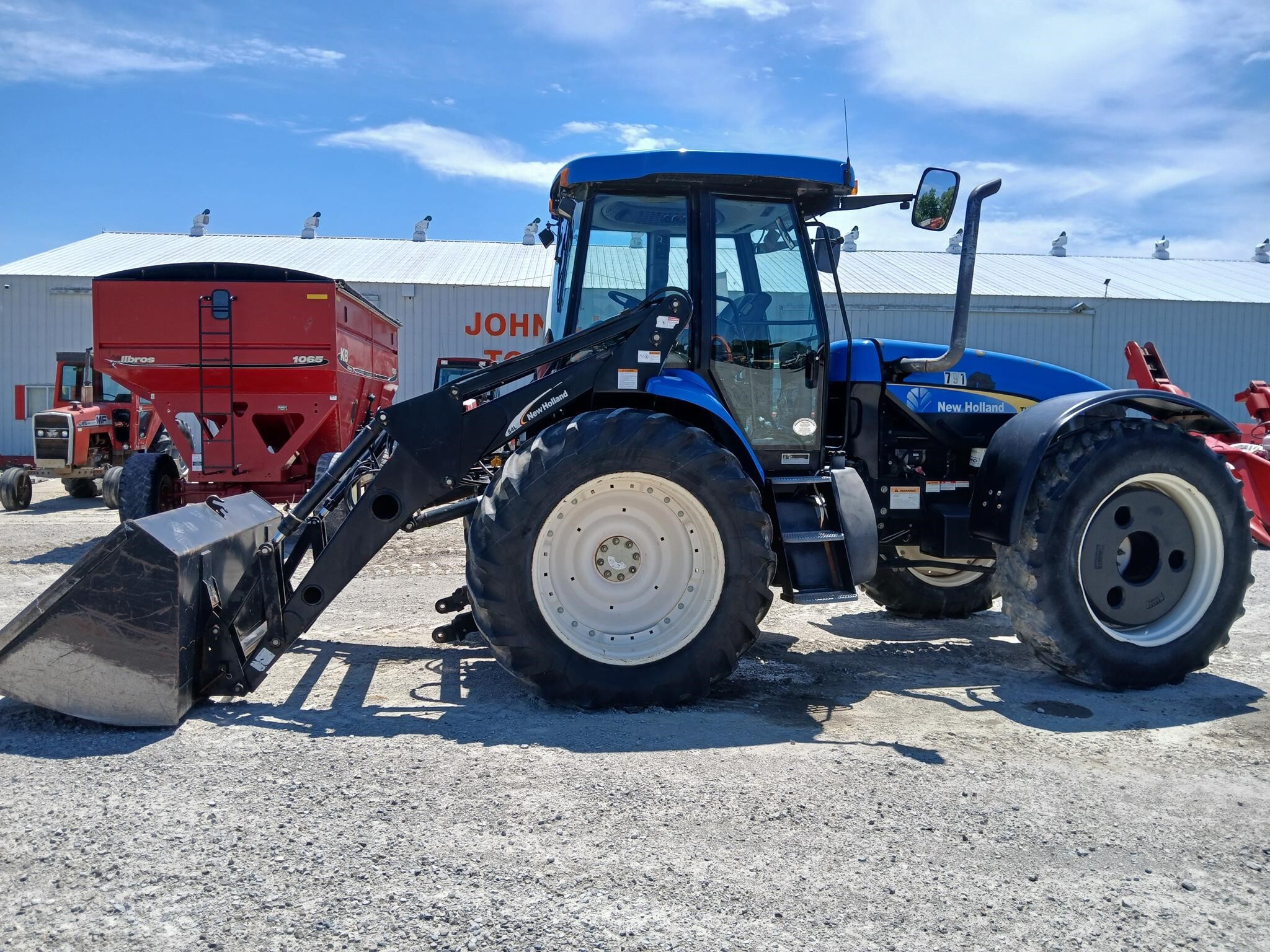 2009 NEW HOLLAND TV6070 in Marlette, MI