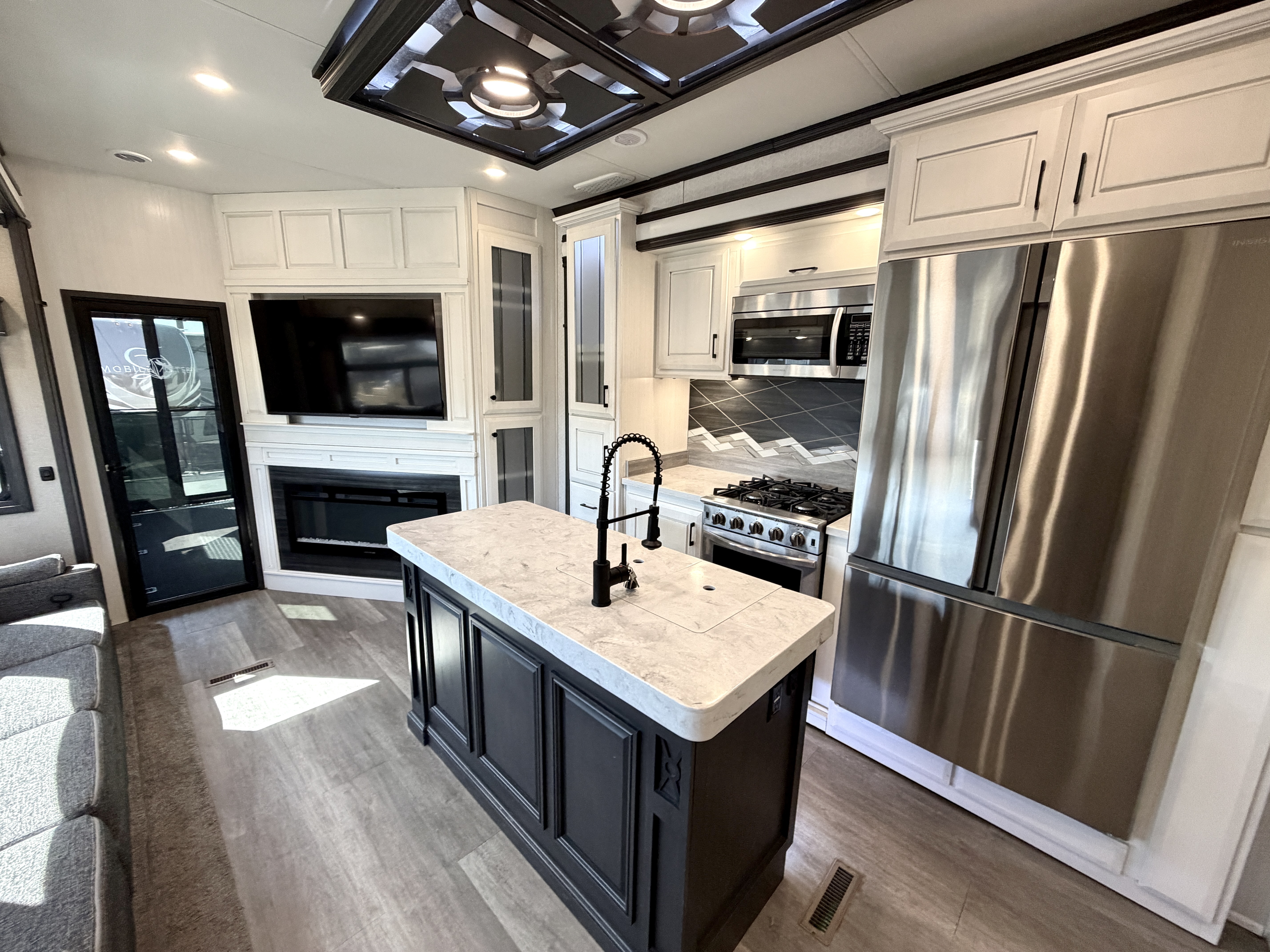 2022 DRV FULLHOUSE LX455 in mesa AZ