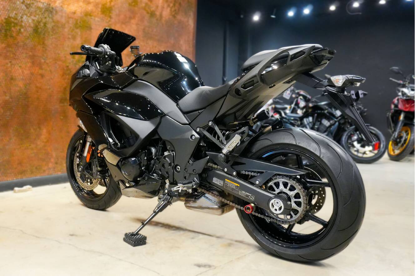 A photo of this 2021 Kawasaki NINJA 1000SX
