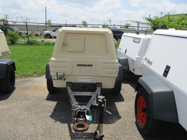 2022 DOOSAN P185 in Dayton, OH