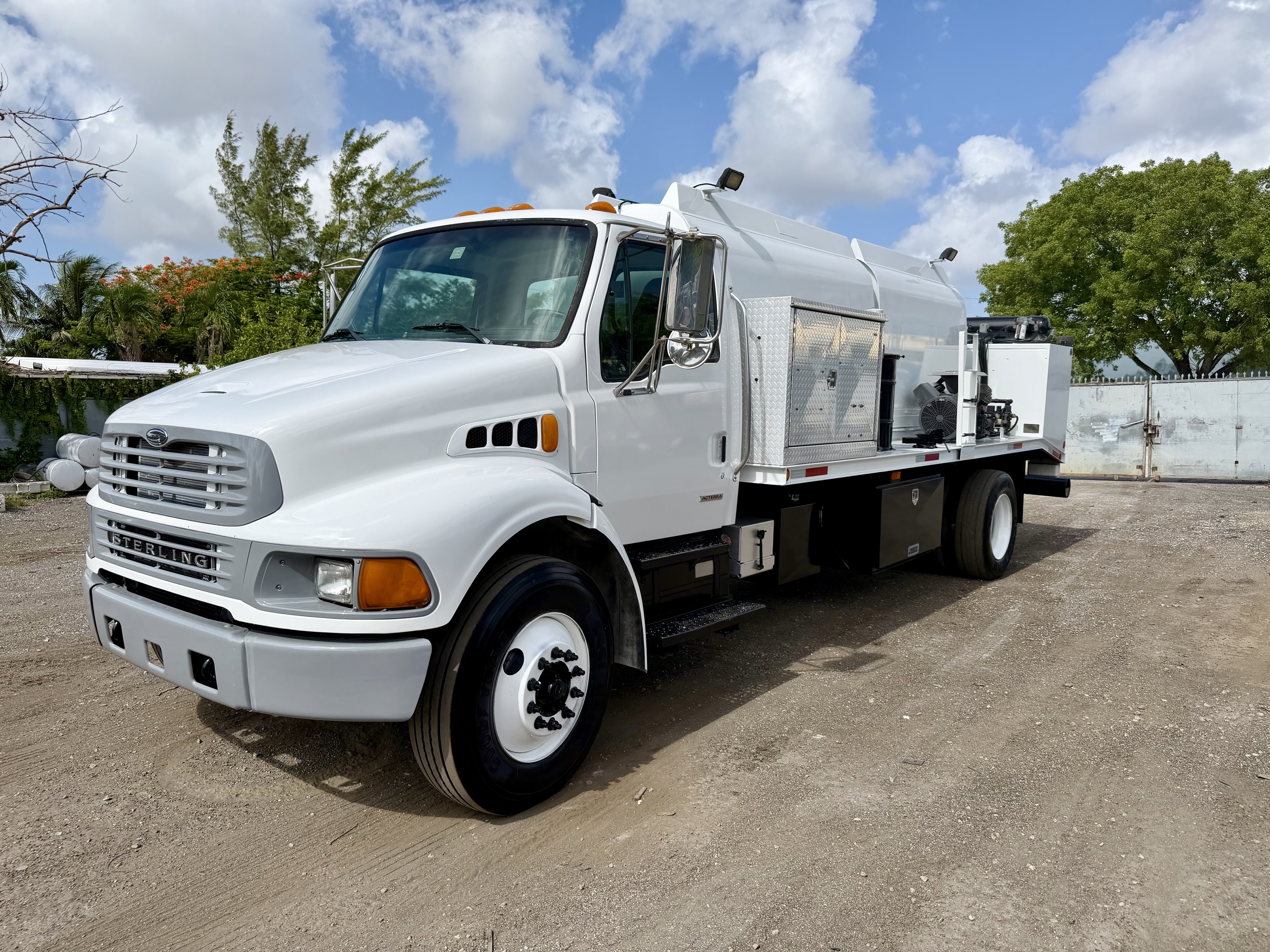 2003 STERLING M7500 in Miami, FL