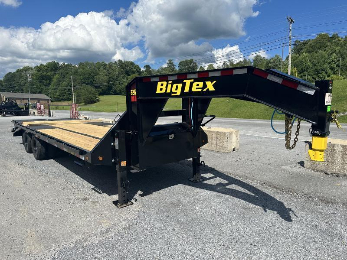 2026 Big Tex Trailers 22GN GN 102x 25 +5 MegaRamps Black in Unicoi, TN