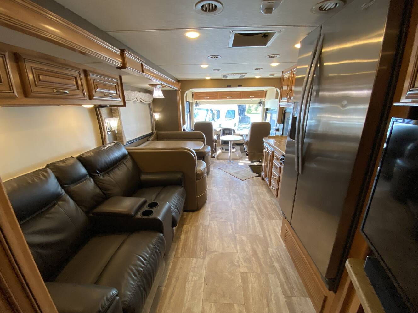 A photo of this 2017 Thor Motor Coach CHALLENGER 37LX